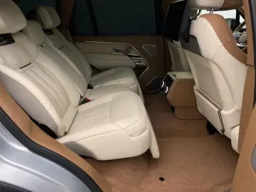 LAND ROVER Range Rover SV P530