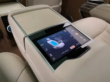 LAND ROVER Range Rover SV P530