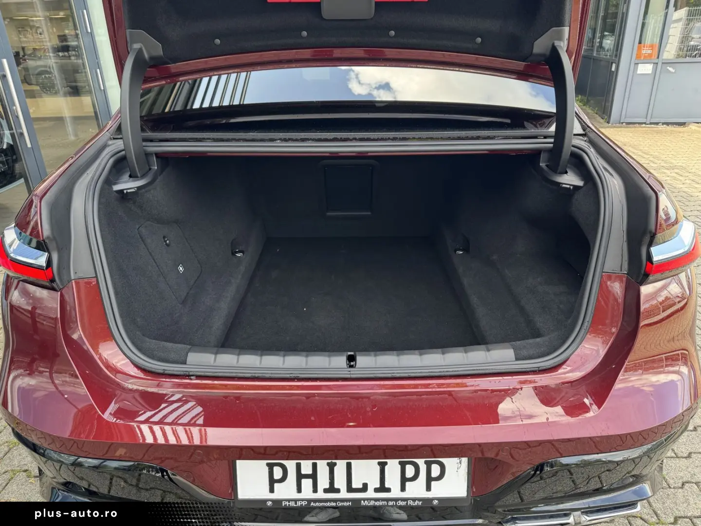 BMW M760e xDrive M Sport PANO-SKY Autom.Tür Massage