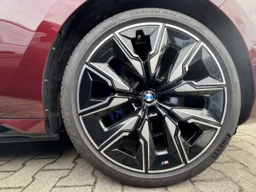 BMW M760e xDrive M Sport PANO-SKY Autom.Tür Massage