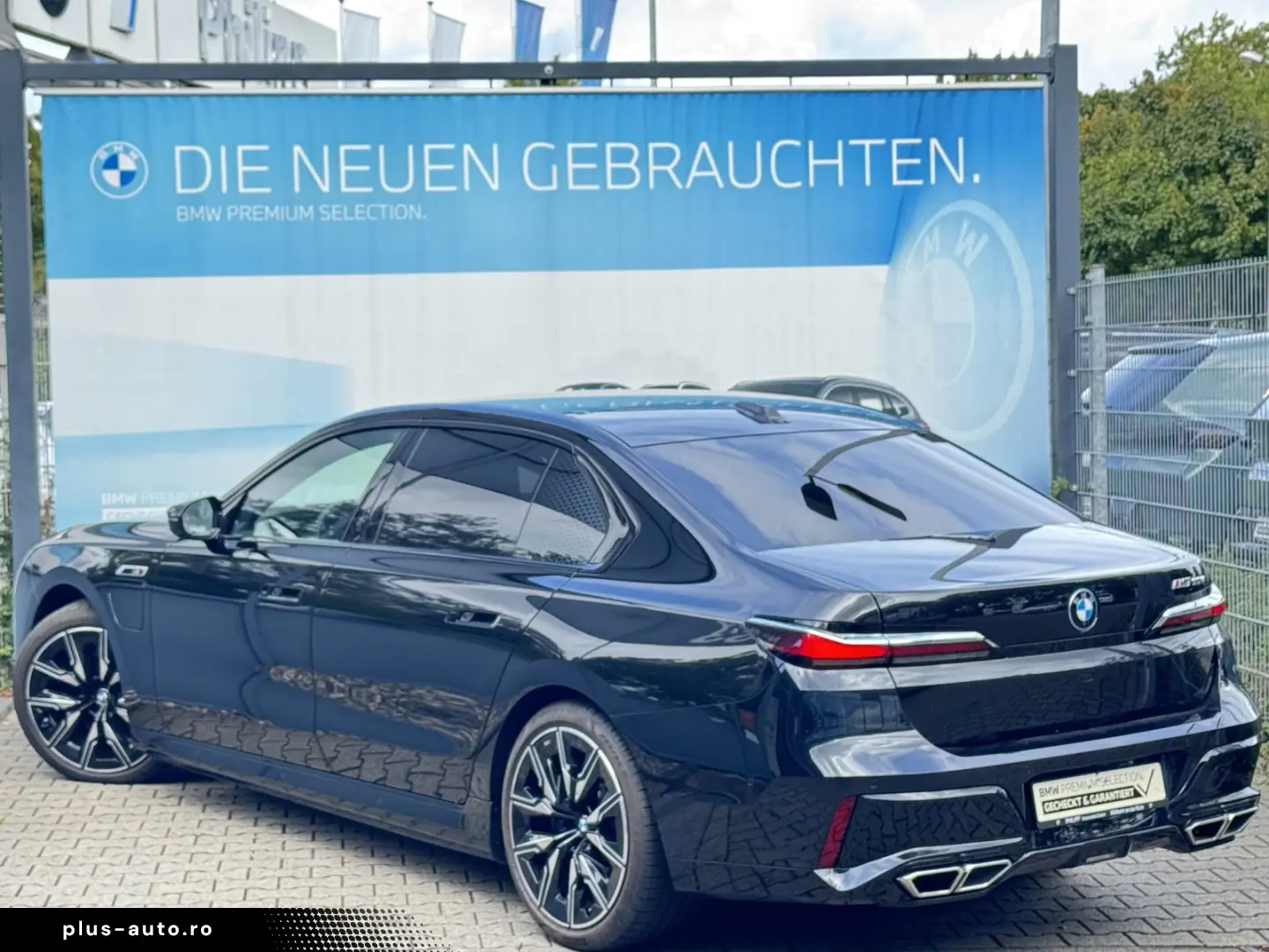 BMW M760e xDrive Autm.Tür PANO-SKY B&W PA-Pro 2 99%