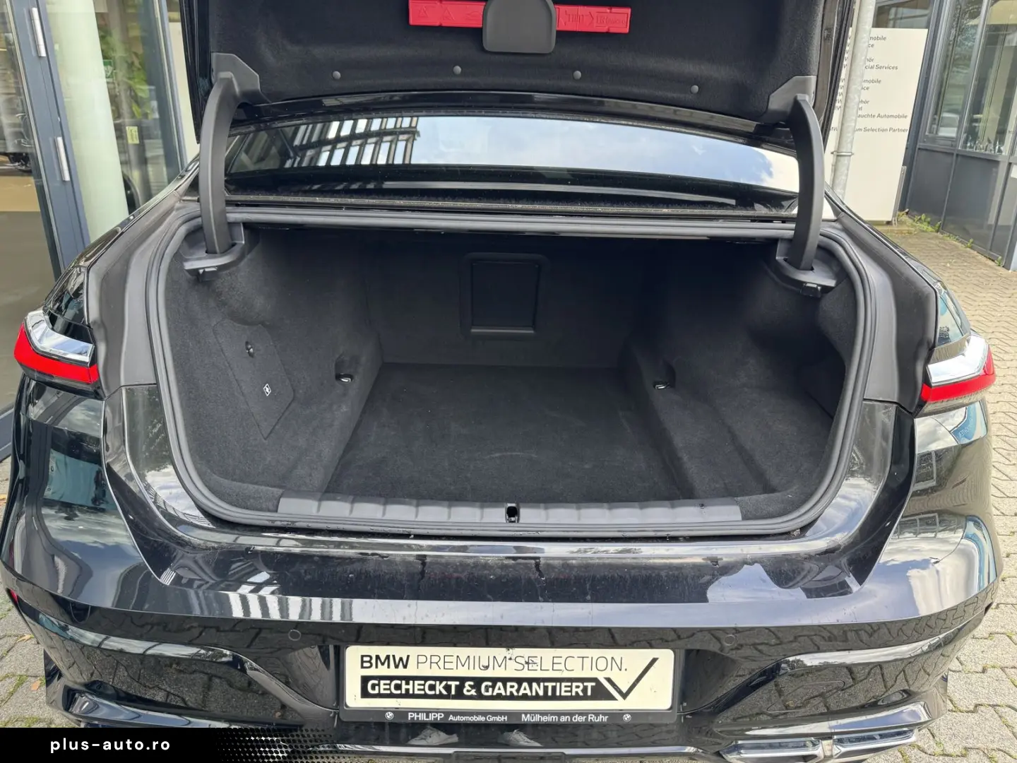 BMW M760e xDrive Autm.Tür PANO-SKY B&W PA-Pro 2 99%