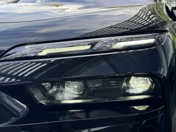 BMW M760e xDrive Autm.Tür PANO-SKY B&W PA-Pro 2 99%