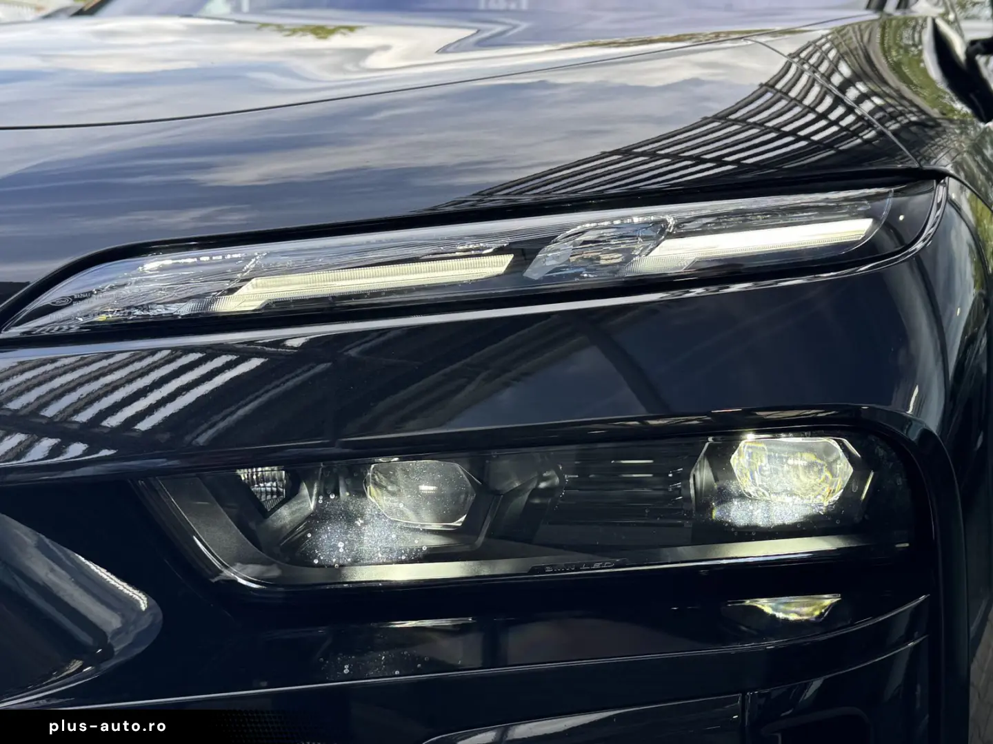 BMW M760e xDrive Autm.Tür PANO-SKY B&W PA-Pro 2 99%