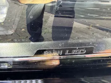 BMW M760e xDrive Autm.Tür PANO-SKY B&W PA-Pro 2 99%