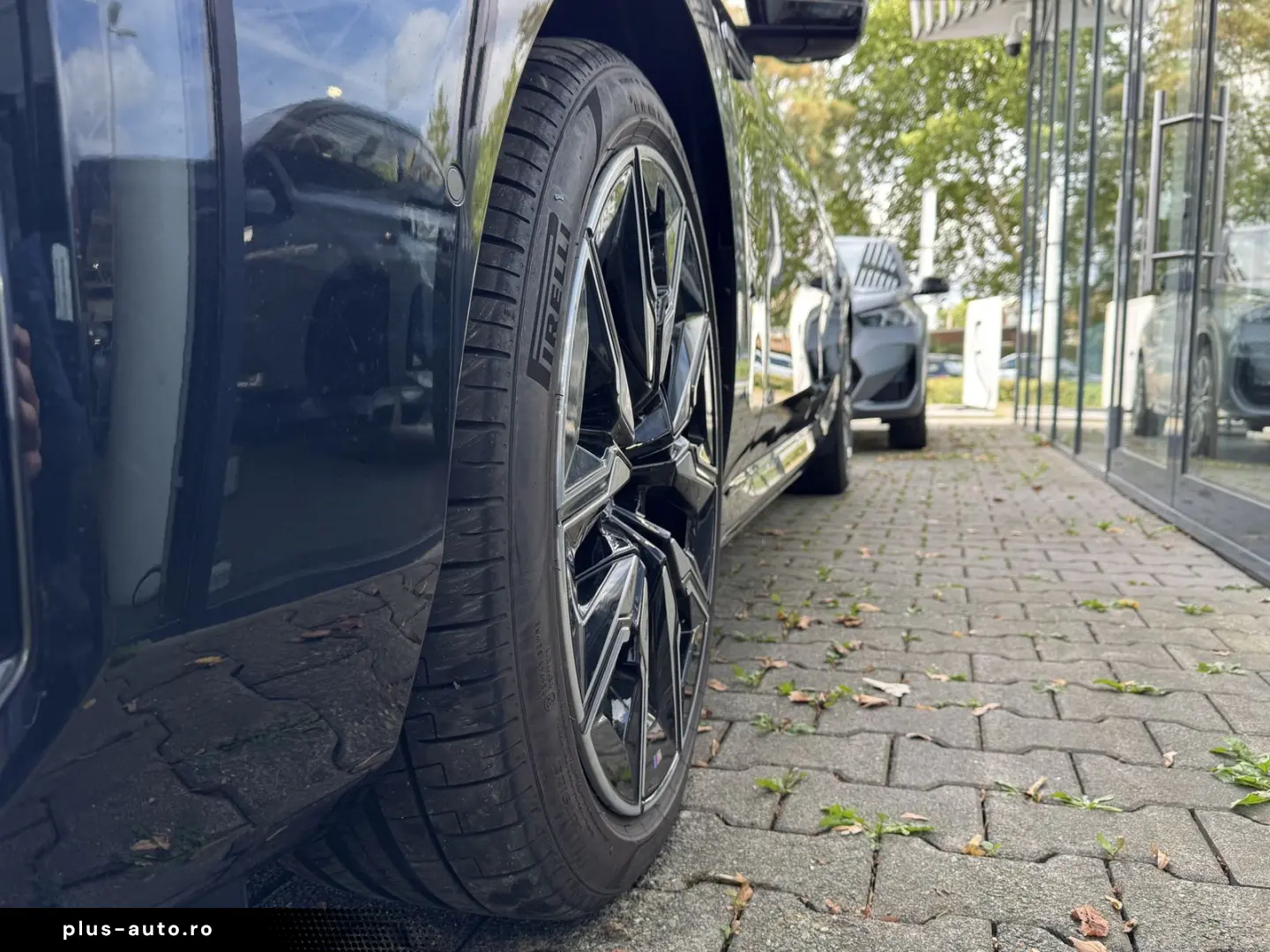 BMW M760e xDrive Autm.Tür PANO-SKY B&W PA-Pro 2 99%