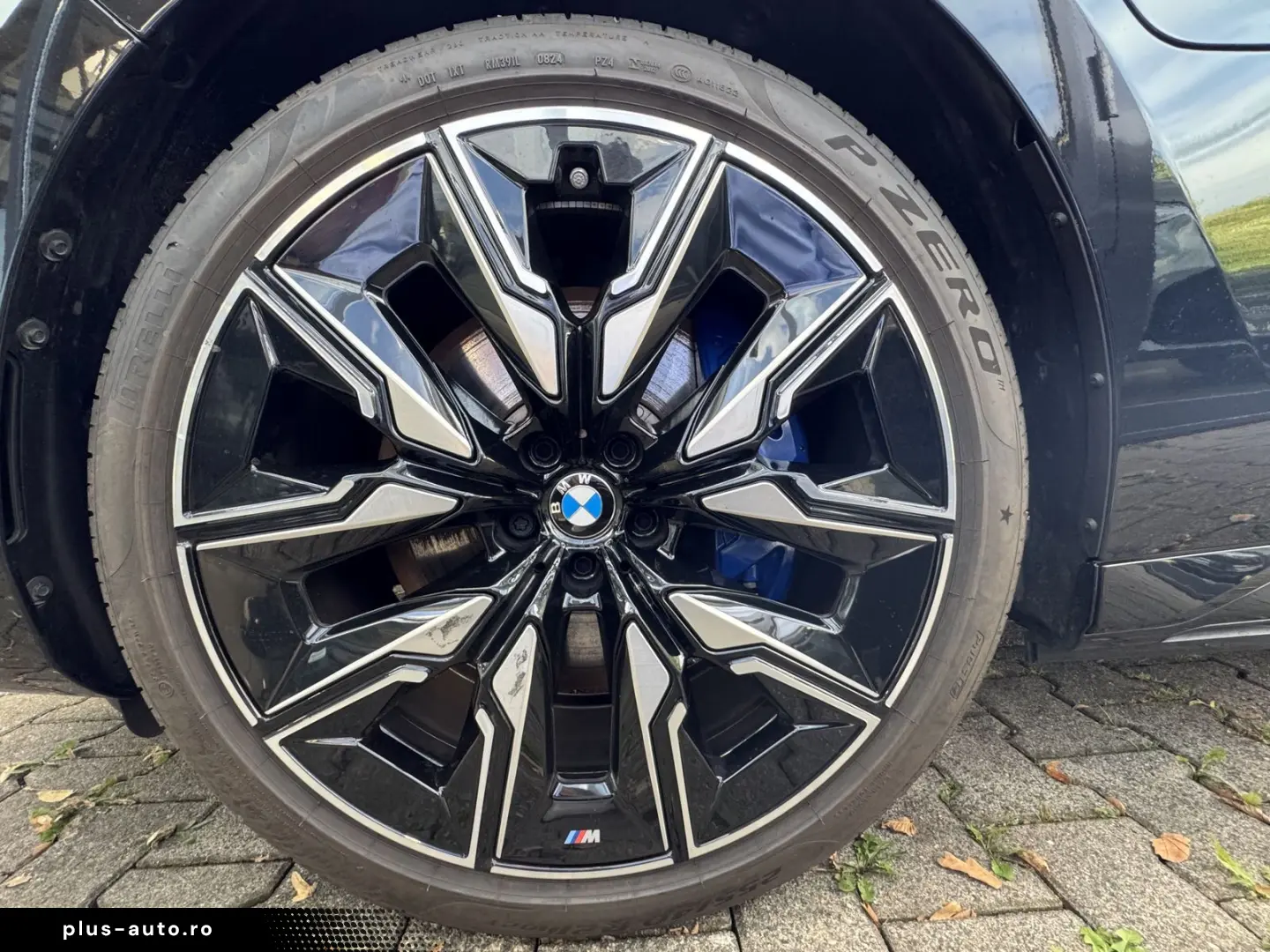 BMW M760e xDrive Autm.Tür PANO-SKY B&W PA-Pro 2 99%