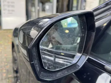 BMW M760e xDrive Autm.Tür PANO-SKY B&W PA-Pro 2 99%