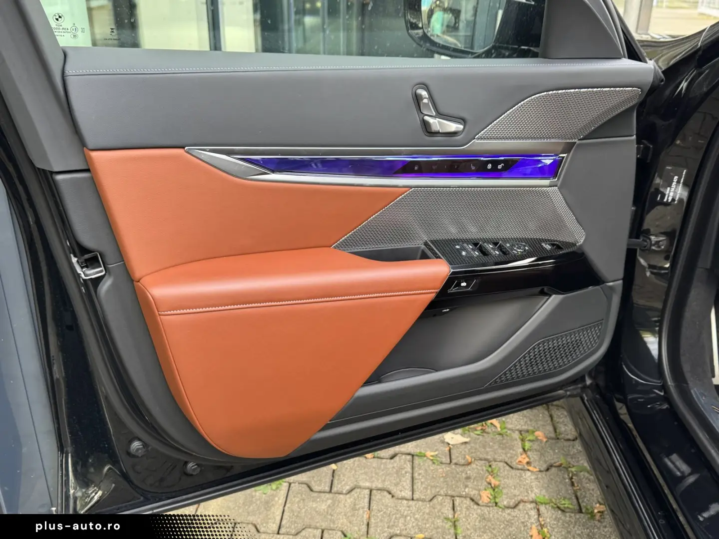 BMW M760e xDrive Autm.Tür PANO-SKY B&W PA-Pro 2 99%