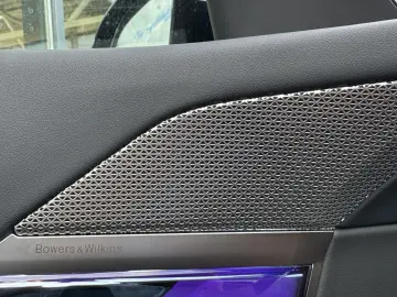 BMW M760e xDrive Autm.Tür PANO-SKY B&W PA-Pro 2 99%