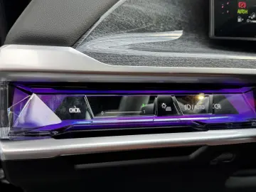 BMW M760e xDrive Autm.Tür PANO-SKY B&W PA-Pro 2 99%