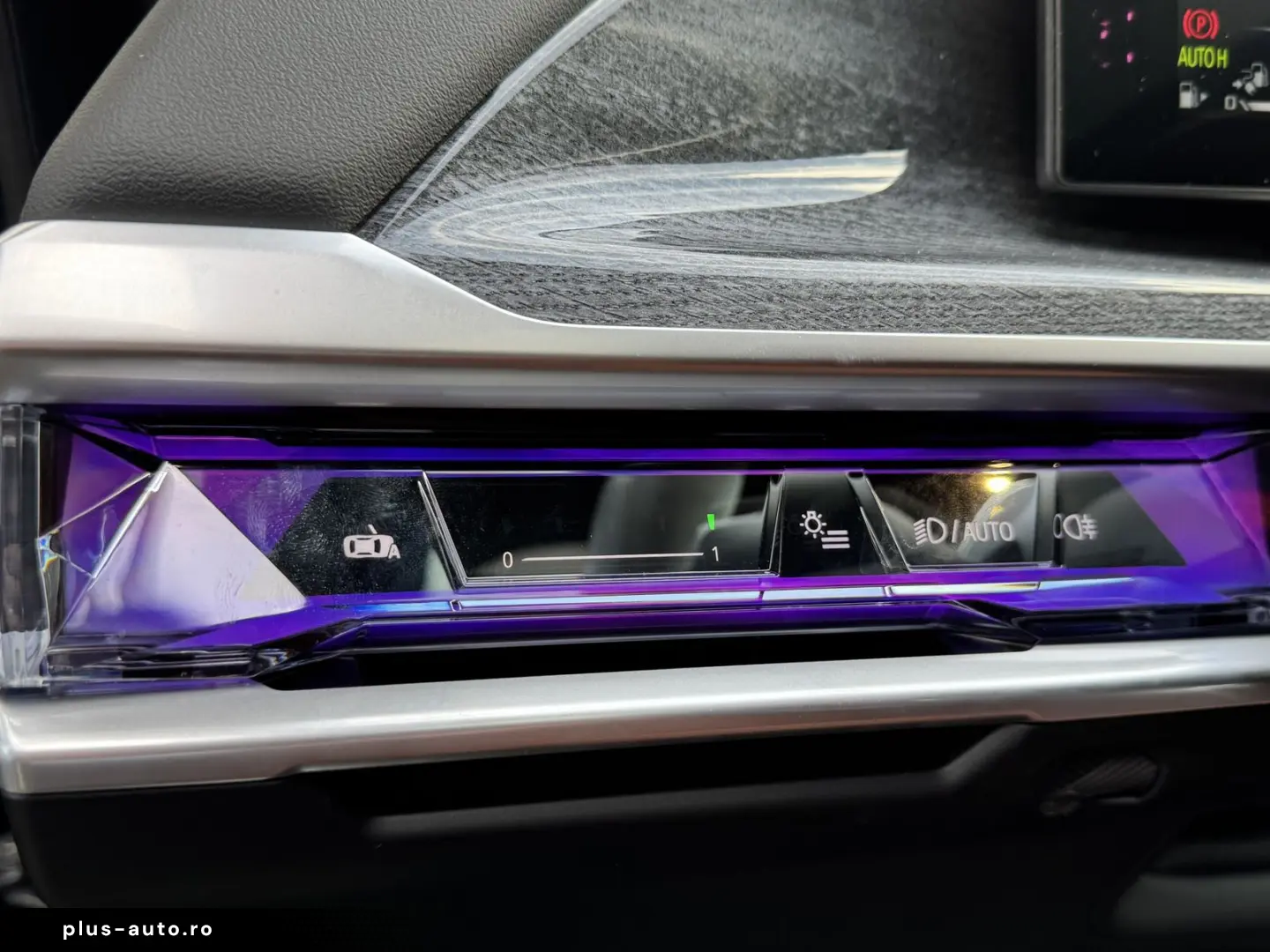 BMW M760e xDrive Autm.Tür PANO-SKY B&W PA-Pro 2 99%