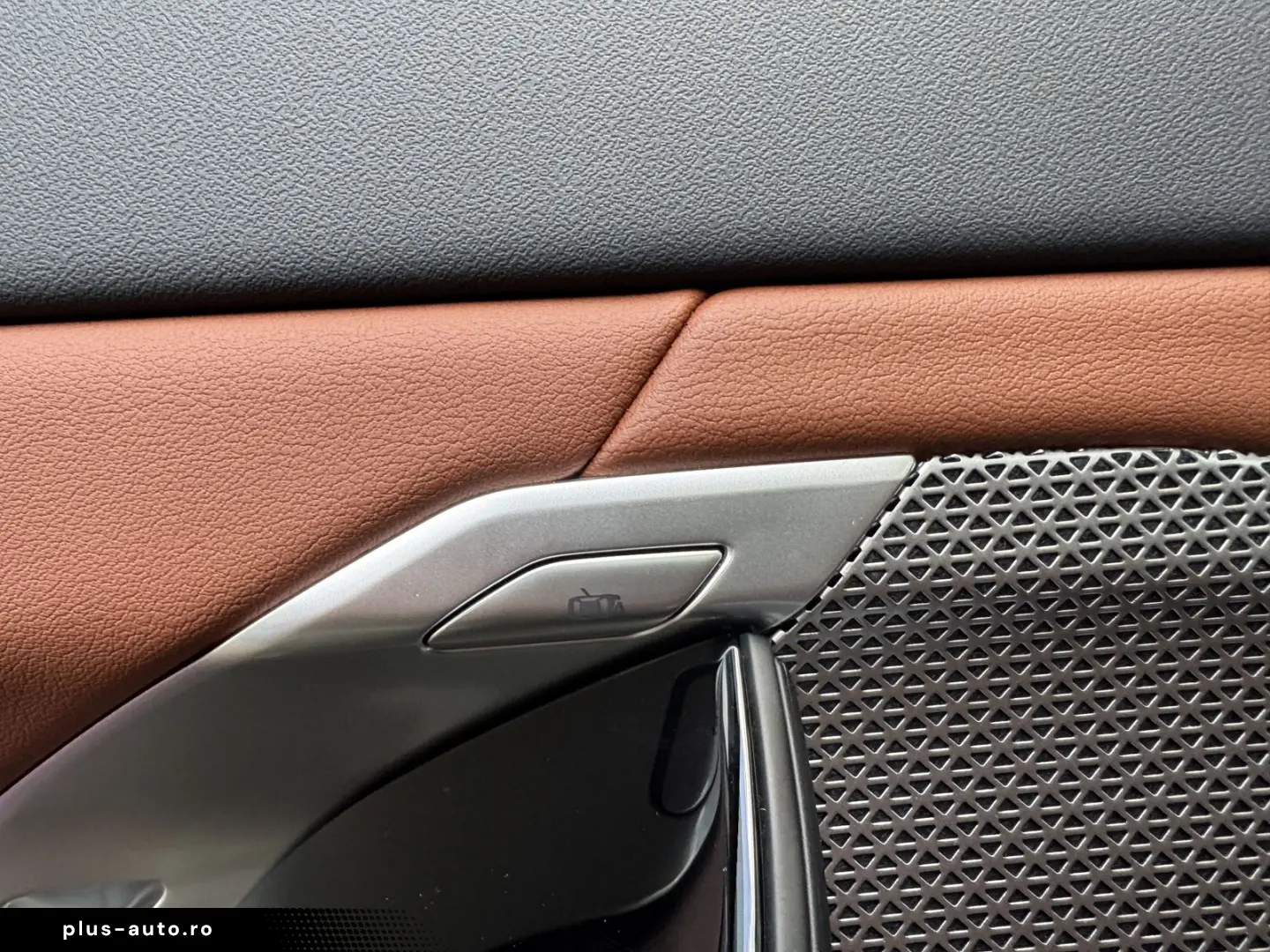 BMW M760e xDrive Autm.Tür PANO-SKY B&W PA-Pro 2 99%