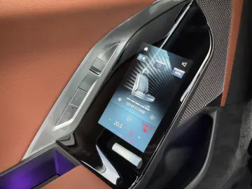 BMW M760e xDrive Autm.Tür PANO-SKY B&W PA-Pro 2 99%