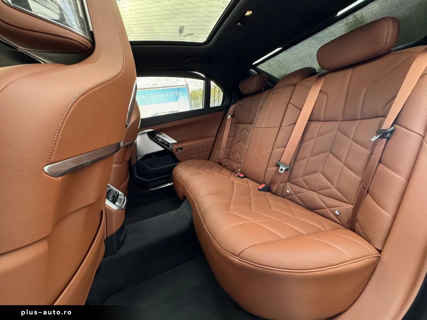 BMW M760e xDrive Autm.Tür PANO-SKY B&W PA-Pro 2 99%