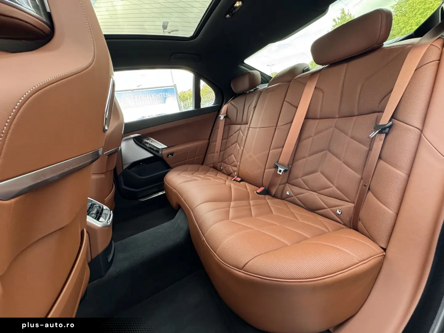 BMW M760e xDrive Autm.Tür PANO-SKY B&W PA-Pro 2 99%