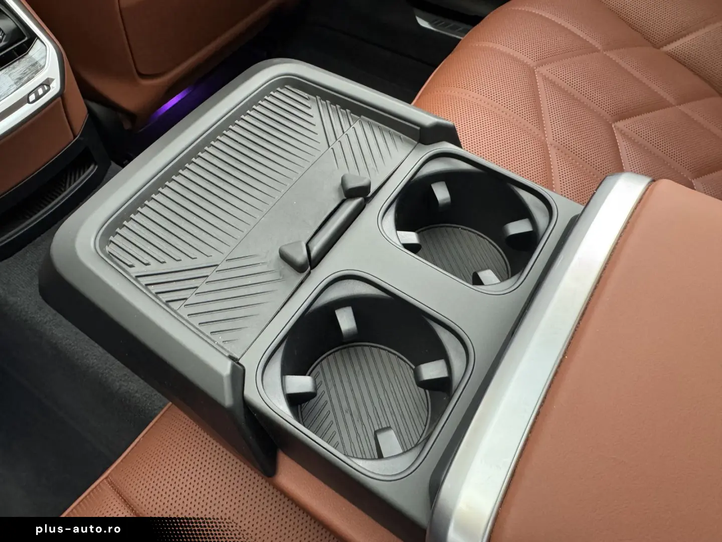 BMW M760e xDrive Autm.Tür PANO-SKY B&W PA-Pro 2 99%