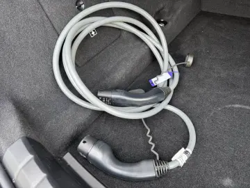 BMW M760e xDrive Autm.Tür PANO-SKY B&W PA-Pro 2 99%