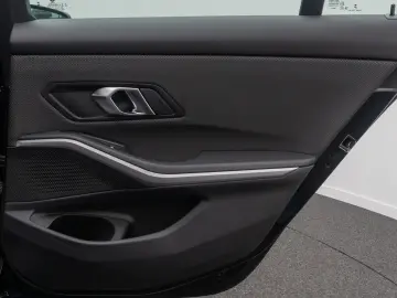 BMW 318i LED DAB PDC Cockpit  DigitalDisp