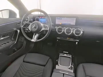 MERCEDES-BENZ CLA 180 Progressive Pano KEYLESS MBUX &hellip;
