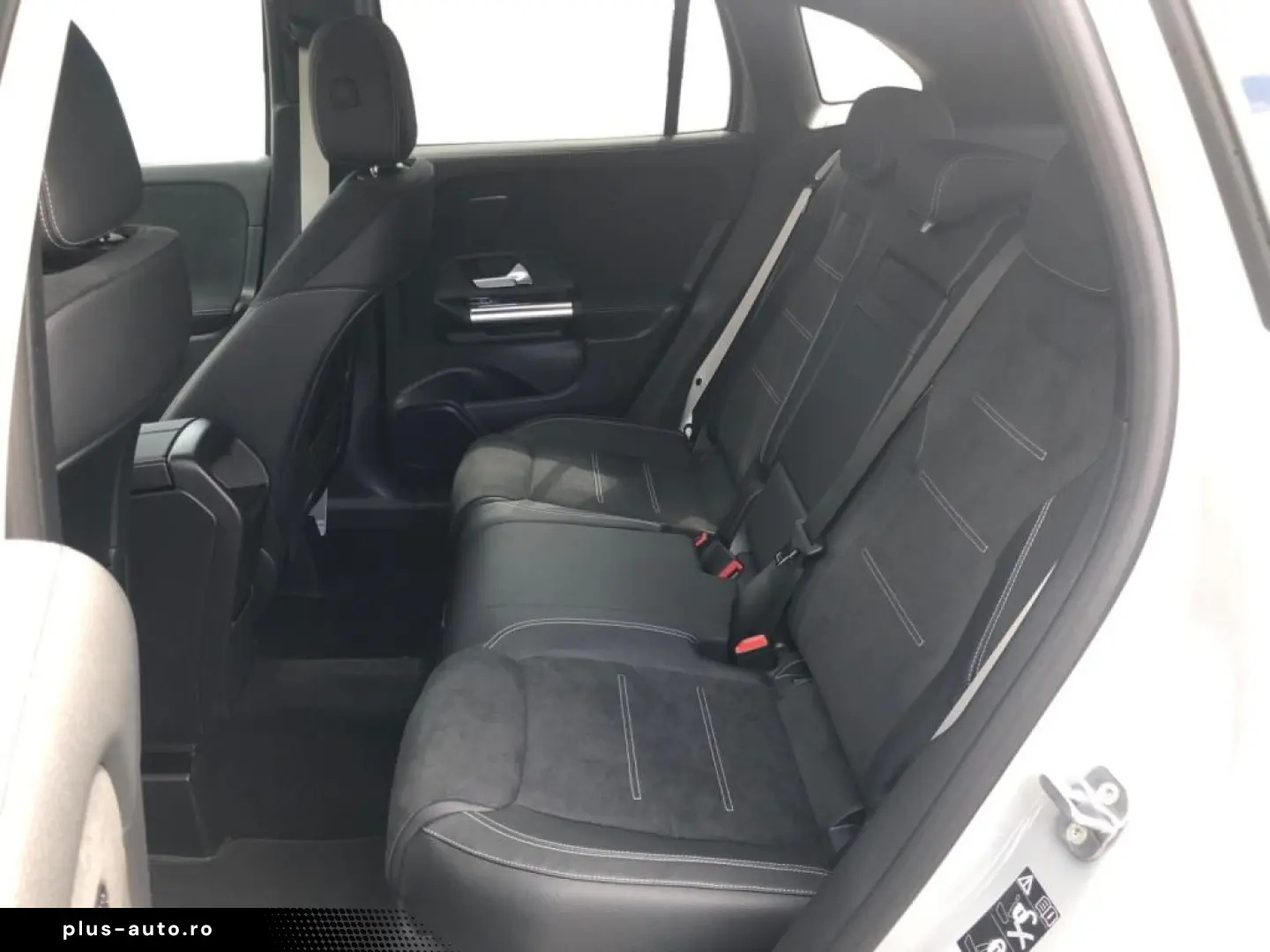 MERCEDES-BENZ GLA 180  MBUX AMG Wide Navi AHK SpurW W-Paket