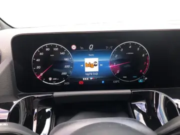 MERCEDES-BENZ GLA 180  MBUX AMG Wide Navi AHK SpurW W-Paket