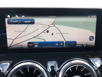 MERCEDES-BENZ GLA 180  MBUX AMG Wide Navi AHK SpurW W-Paket