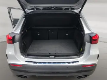 MERCEDES-BENZ GLA 180  MBUX AMG Wide Navi AHK SpurW W-Paket