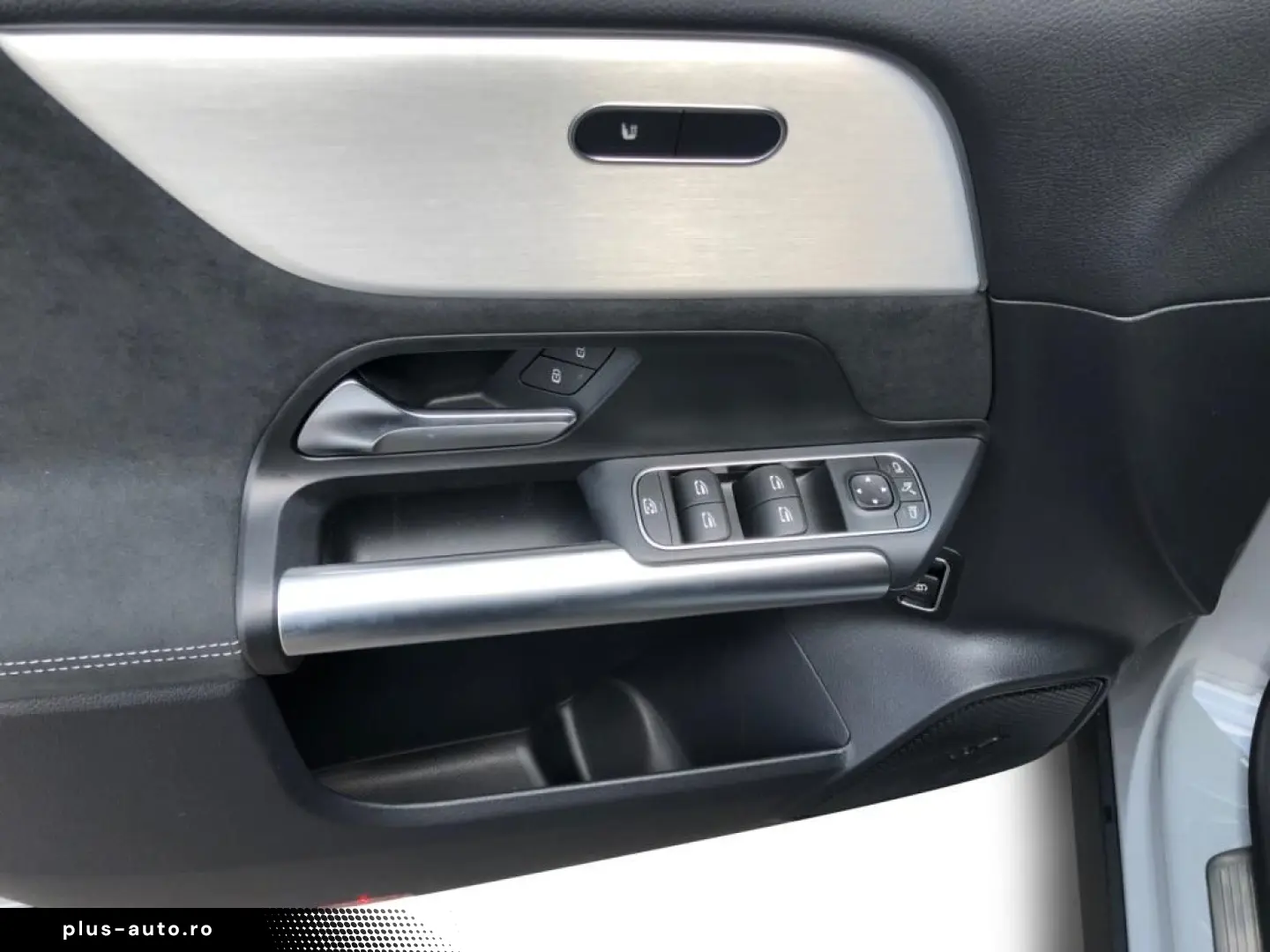 MERCEDES-BENZ GLA 180  MBUX AMG Wide Navi AHK SpurW W-Paket