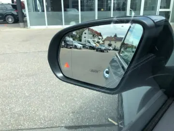 MERCEDES-BENZ GLA 180  MBUX AMG Wide Navi AHK SpurW W-Paket