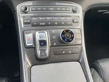 HYUNDAI Santa Fe Plug In Hybrid 4WD 7 Sitze Leder Krell