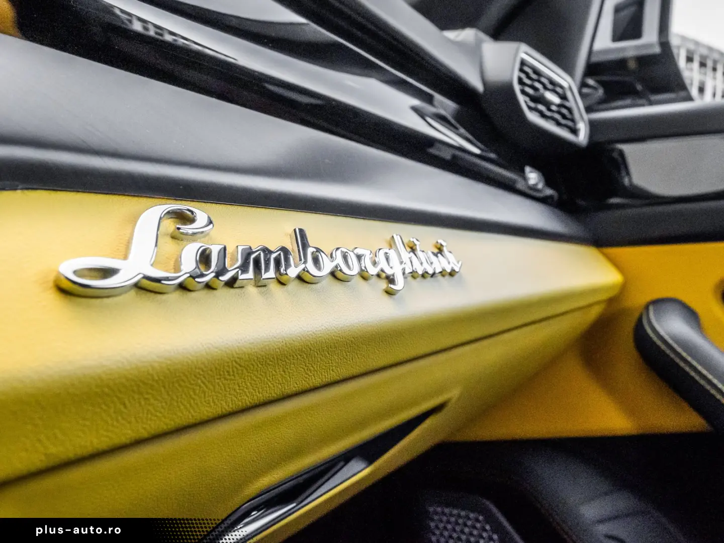 LAMBORGHINI Urus S Grigio Acheso