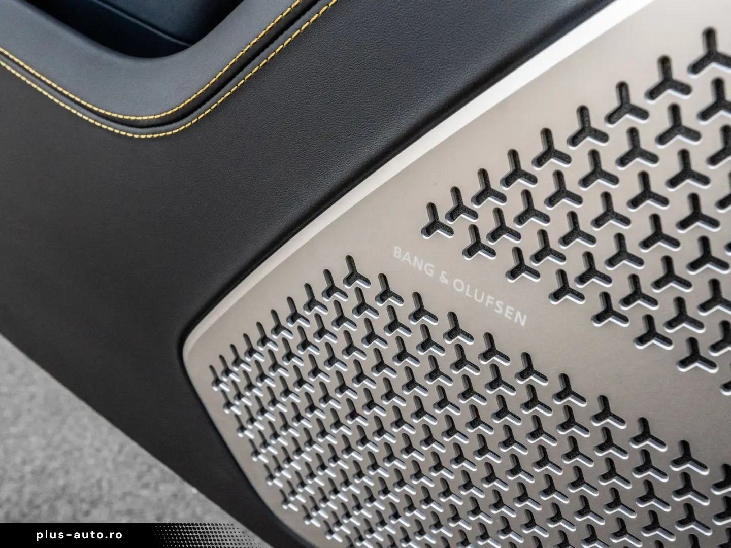 LAMBORGHINI Urus S Grigio Acheso