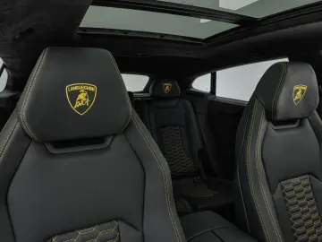 LAMBORGHINI Urus S