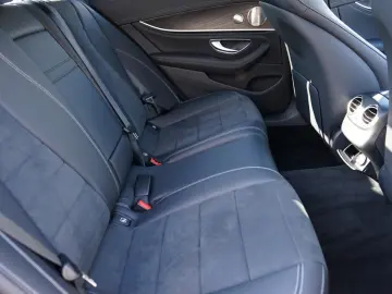 MERCEDES-BENZ E 300 AMG Sport Night Distr HUD LED Avantgarde