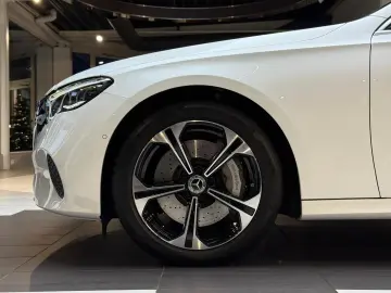 MERCEDES-BENZ E 300 e Avantgarde Advanced Plus Distronic 360