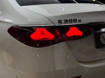 MERCEDES-BENZ E 300 e Avantgarde Advanced Plus Distronic 360