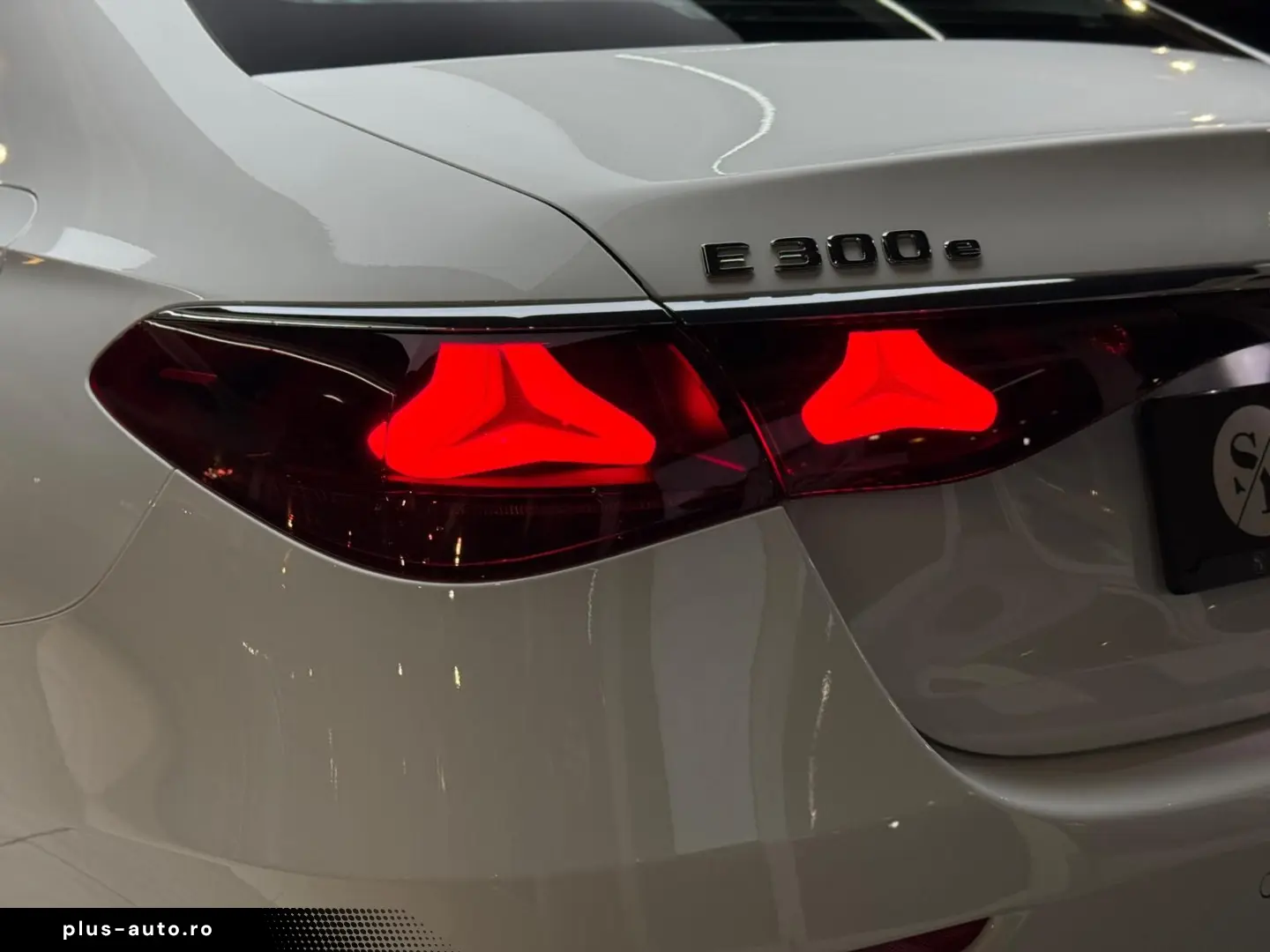 MERCEDES-BENZ E 300 e Avantgarde Advanced Plus Distronic 360