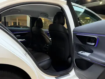 MERCEDES-BENZ E 300 e Avantgarde Advanced Plus Distronic 360