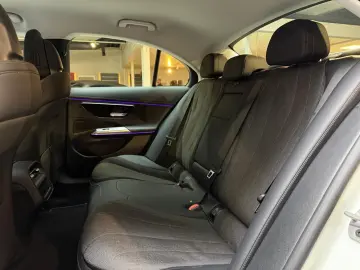 MERCEDES-BENZ E 300 e Avantgarde Advanced Plus Distronic 360