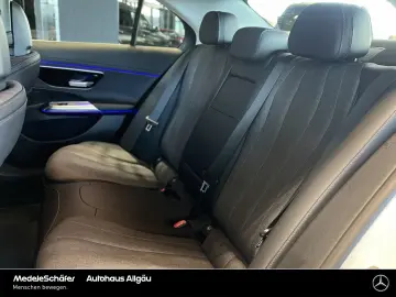 MERCEDES-BENZ E 300 de Avantgarde 19  D-Light 360  Distronic