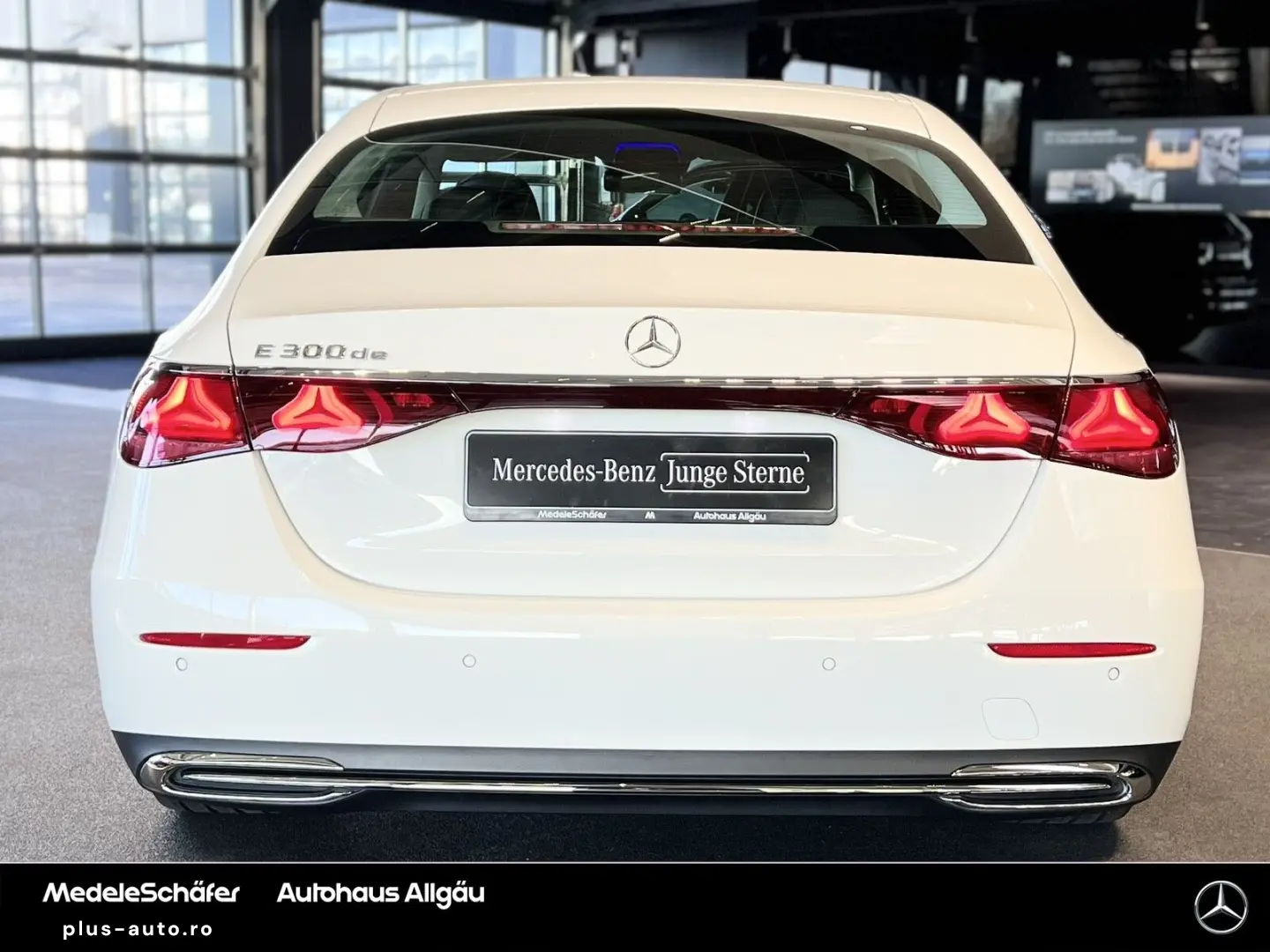 MERCEDES-BENZ E 300 de Avantgarde 19  D-Light 360  Distronic