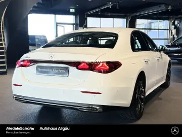 MERCEDES-BENZ E 300 de Avantgarde 19  D-Light 360  Distronic