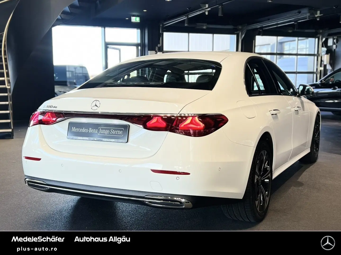 MERCEDES-BENZ E 300 de Avantgarde 19  D-Light 360  Distronic