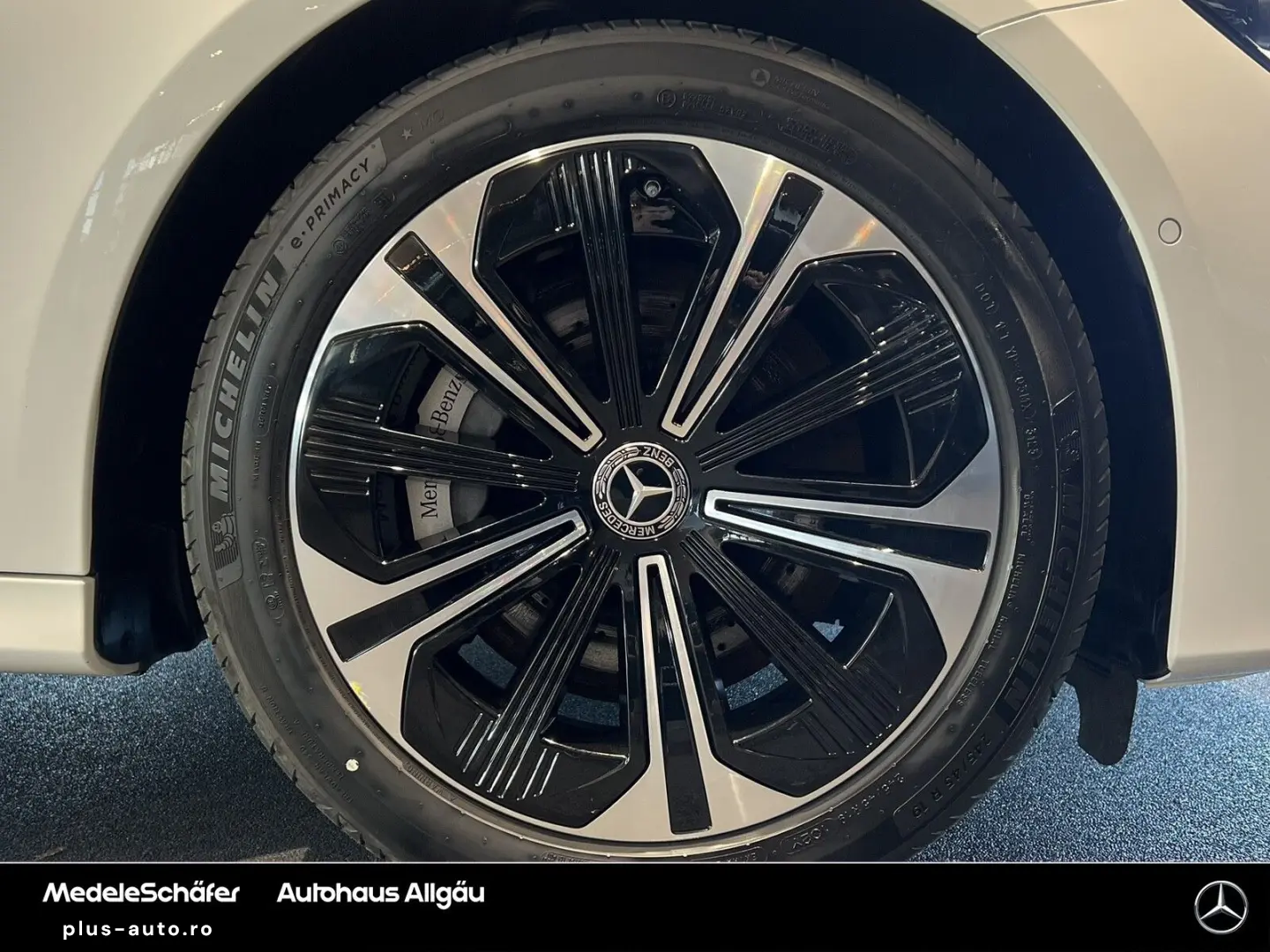 MERCEDES-BENZ E 300 de Avantgarde 19  D-Light 360  Distronic