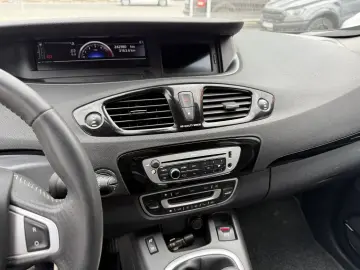 2500e avans 2000e în rate