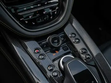 ASTON MARTIN DBX 707 V8 4x4