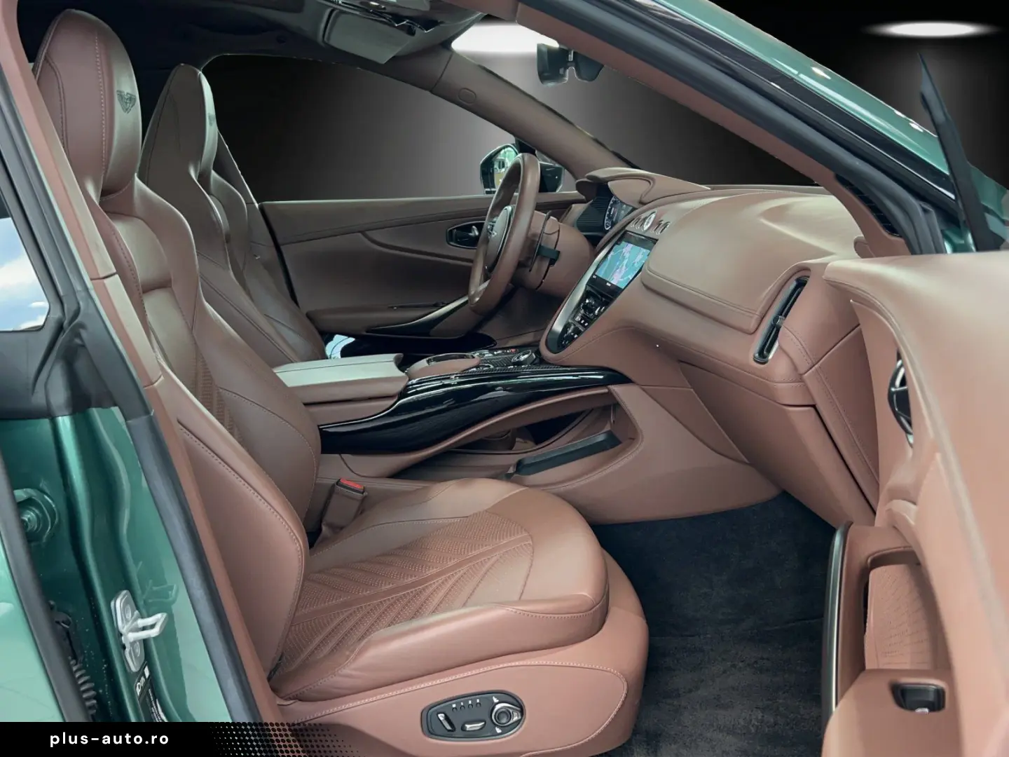 ASTON MARTIN DBX 707 Q  (Tow Bar) all havana tan