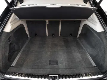 BENTLEY Bentayga V8