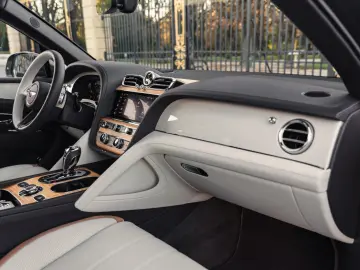 BENTLEY Bentayga 3.0 Hybrid Odyssean Edition 1 of 70